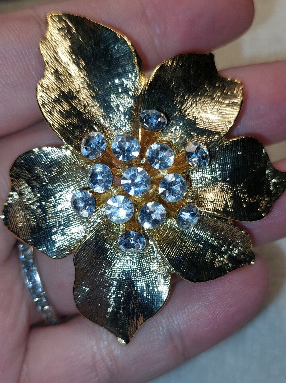 Gold Flower Crystal Brooch - Elegant Women's Jewelry